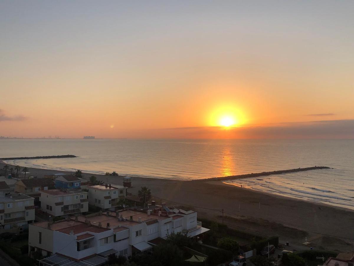 Апартаменты Apartamento En La Playa Валенсия Экстерьер фото
